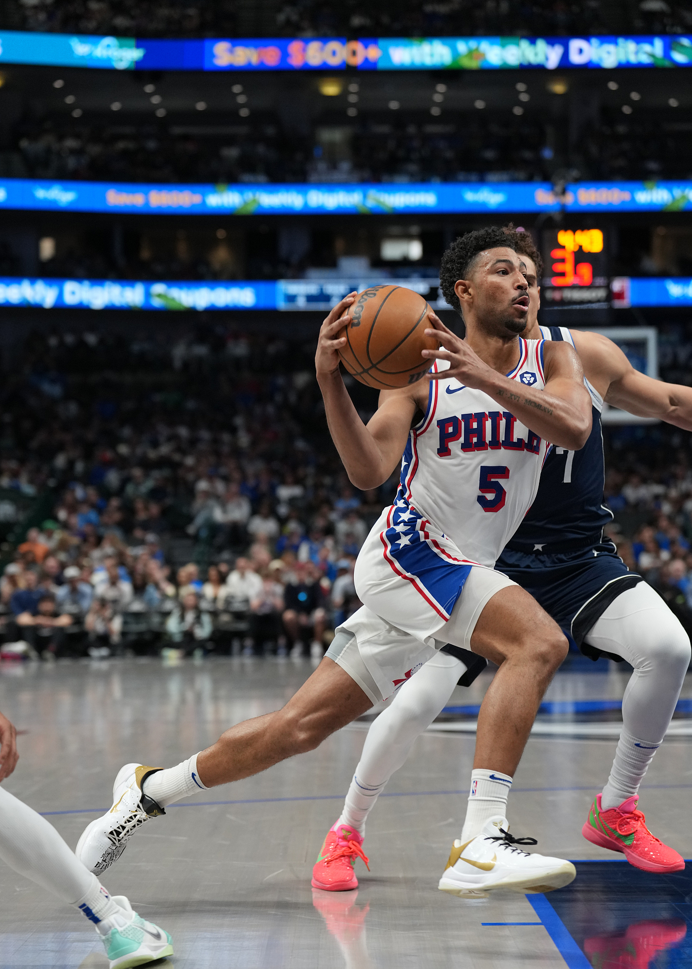 国际比赛日达拉斯独行侠扳平良机：NBA总决赛节点到来，悬念犹存，轮换策略成焦点的简单介绍