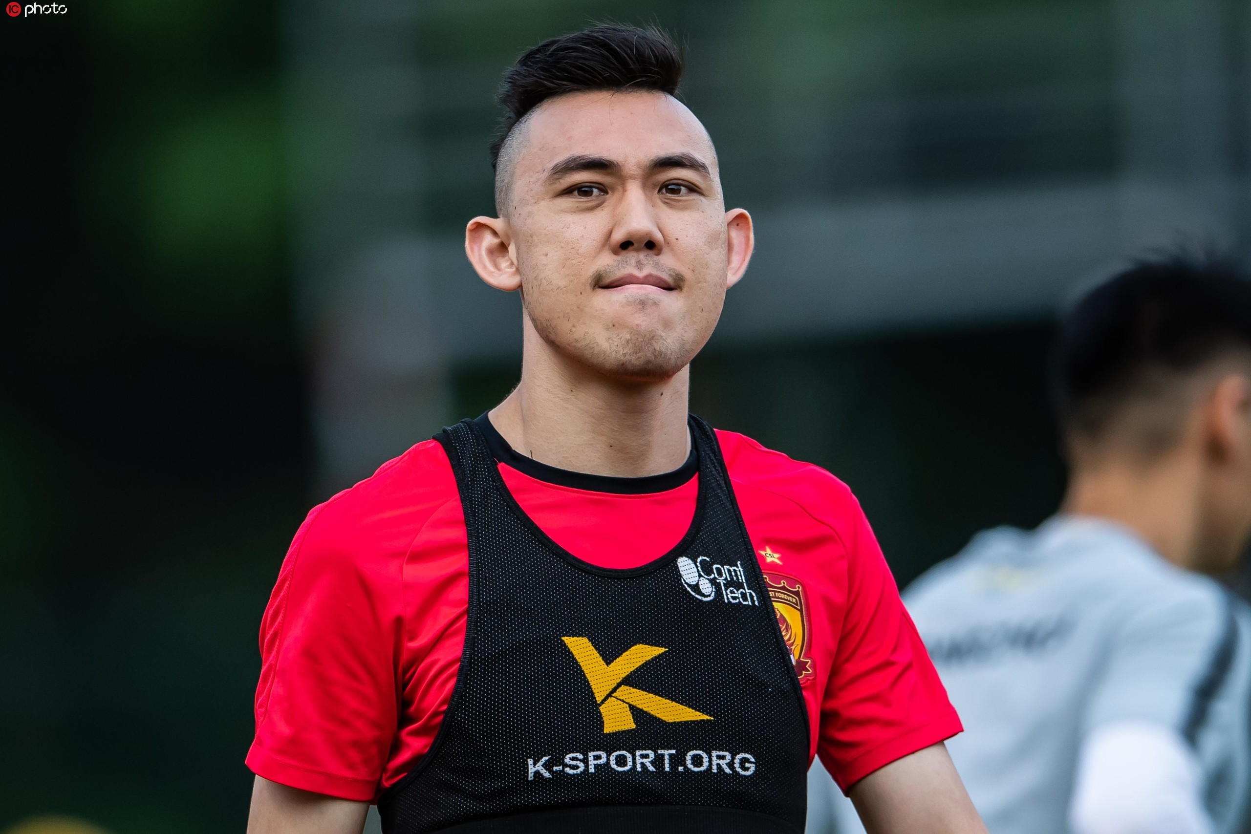 亚冠倒计时，费耶诺德赛前战术微调，细节引发关注，态度坚定，训练强度明显提升的简单介绍